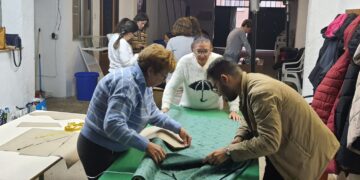 La cofradía de Nuestra Señora de la Esperanza pone en marcha el taller de costura en su casa de hermandad de Peñaranda