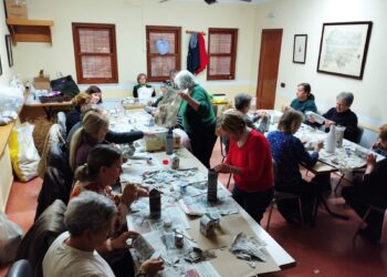 Palaciosrubios también estrenará decoración navideña gracias al trabajo altruista y entusiasta de un grupo de mujeres del pueblo