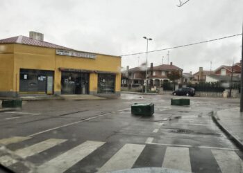 Peñaranda y comarca sufren el paso de la borrasca «Ciarán»: contenedores en medio de las calles y árboles y farolas caídos