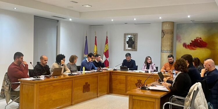Suben en Peñaranda las tasas de agua, alcantarillado, basuras, IBI y depuración aunque la alcaldesa lo cifra en 2,16 € al trimestre