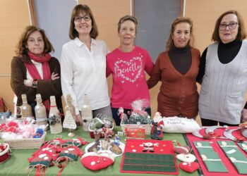El rastrillo solidario a beneficio de la parroquia abre sus puertas en Peñaranda con una destacada respuesta del público
