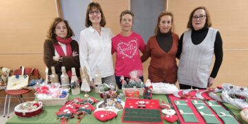 El rastrillo solidario a beneficio de la parroquia abre sus puertas en Peñaranda con una destacada respuesta del público