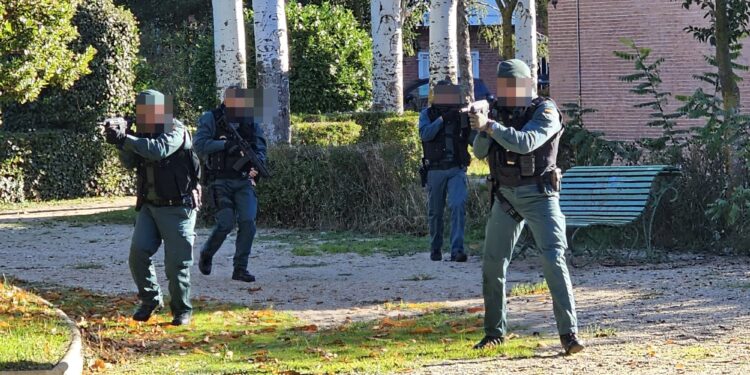 Simulacro terrorista sin precedentes en Peñaranda con la participación de 40 efectivos de Guardia Civil y Policía Local