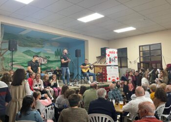 Villaflores vive una intensa noche de flamenco y rumbas con la actuación del grupo Lunares en el salón municipal