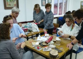 Manos a la obra en Villoria para dar vida a la I edición de su mercadillo navideño con la participación de las asociaciones