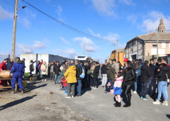 Palaciosrubios disfruta en la calle de la matanza tradicional con éxito de público y varias degustaciones como «plato fuerte»