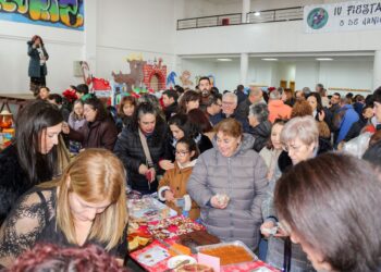 Rotundo éxito de público y ventas en el mercadillo navideño de Villoria organizado a favor de la asociación Pyfano