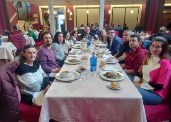 Los alumnos y personal docente de la Acción de Formación y Empleo de Pintura de Babilafuente celebran su comida navideña