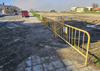 Restringido el acceso para aparcar en la Era de los Guardias en Peñaranda tras dejar la acera intransitable para los peatones