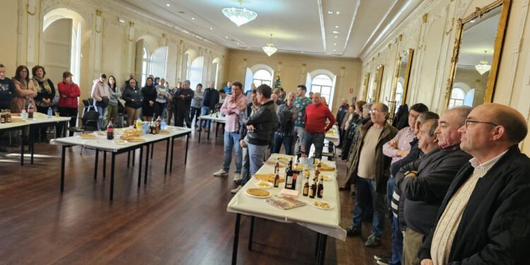 El Ayuntamiento de Peñaranda ofrece en el centro social el tradicional ágape navideño a funcionarios y personal laboral