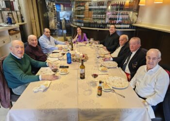 Peñarandinos compartiendo mesa, mantel y buena gastronomía en el restaurante Las Cabañas en vísperas de las fiestas navideñas