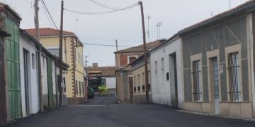 El Ayuntamiento de El Campo de Peñaranda inicia un nuevo plan de pavimentación asfáltica que afectará a ocho calles
