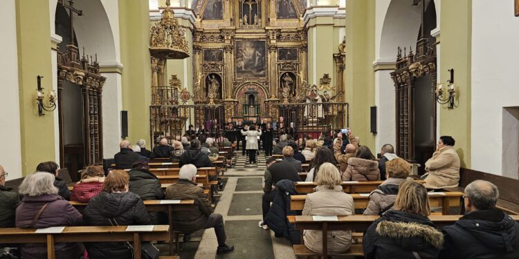 Peñaranda cierra un intenso domingo con el brillante concierto del coro Mvsica Antiqva en la iglesia de las Madres Carmelitas
