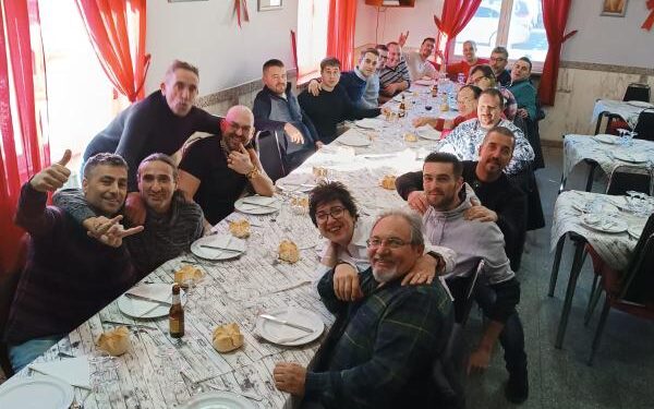 Compañeros de Cauchos Bracamonte comparten una comida navideña con un gran ambiente de confraternidad