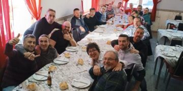 Compañeros de Cauchos Bracamonte comparten una comida navideña con un gran ambiente de confraternidad