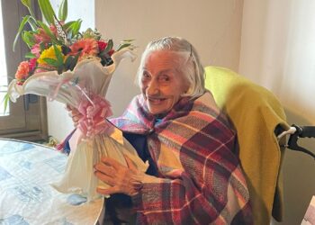 Fredesvinda Hernández Vaquero se estrena como centenaria en Palaciosrubios y celebra ilusionada su primer siglo de vida