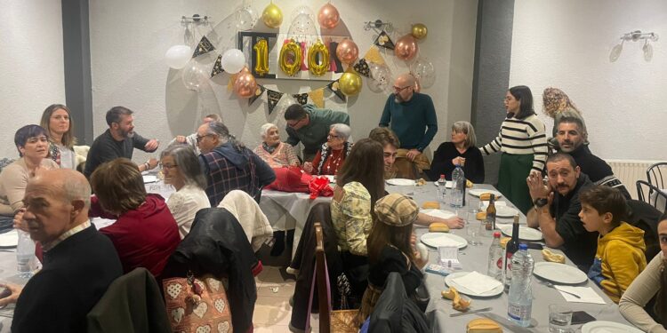 Guadalupe Durán Alonso celebra su primer siglo de vida junto a toda su familia en un emotivo encuentro en Peñaranda