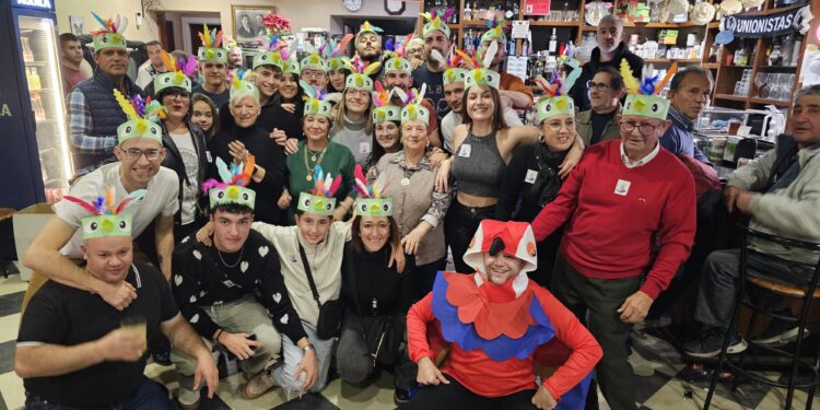 Andrés Yagüe «El Quinto» celebra sus 50 años en Paradinas de San Juan y recibe de sus amigos la merecida estrella de chef