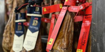 Emjamesa convierte a Peñaranda en la cuna del mejor ibérico con el jamón como producto estrella que no puede faltar en Navidad