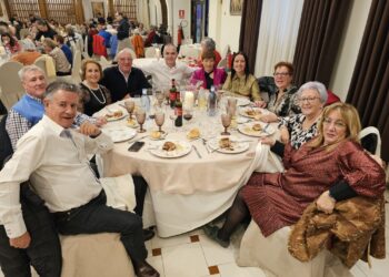 Los peñarandinos «ausentes» vuelven a casa por Navidad y viven una emotiva jornada de confraternidad llena de reencuentros