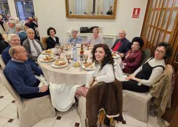 Los peñarandinos «ausentes» vuelven a casa por Navidad y viven una emotiva jornada de confraternidad llena de reencuentros