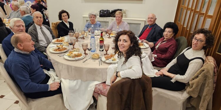 Los peñarandinos «ausentes» vuelven a casa por Navidad y viven una emotiva jornada de confraternidad llena de reencuentros