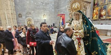 Peñaranda celebra la fiesta de la Expectación de la Virgen con la imagen de la Esperanza expuesta para el tradicional besamanos