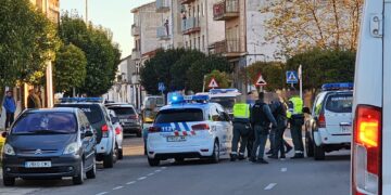 Gran despliegue de Guardia Civil y Policía Local para interceptar a un vehículo a la fuga y su conductor reducido en Peñaranda