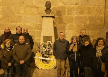 La Hermandad de Cofradías de Peñaranda rinde el homenaje anual a su fundador, Agustín Martínez Soler, con una ofrenda floral