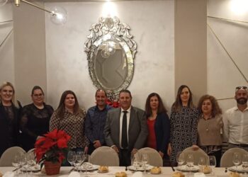 El equipo de Funeraria La Luz disfruta de su tradicional encuentro navideño compartiendo mesa y mantel en Las Cabañas