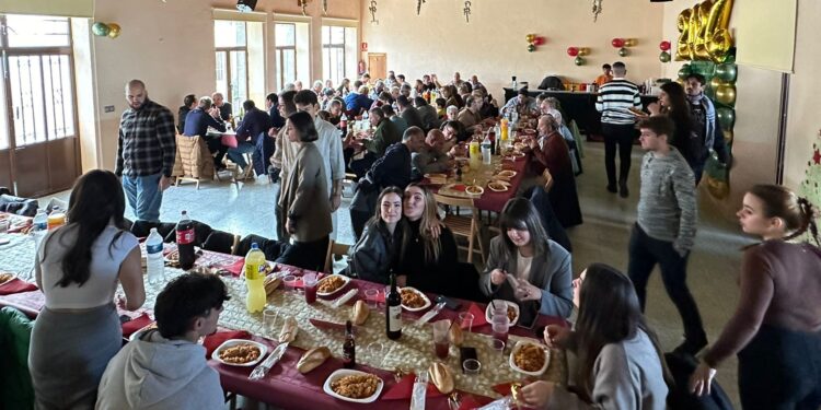 Mancera de Abajo celebra su prenochevieja con una comida en el salón municipal y un cóctel de Teo Marcos para brindar por 2024