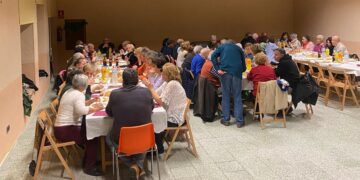 Mancera de Abajo inaugura sus actividades navideñas con la merienda de la asociación de mayores Marqués de Malpica