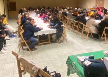 Intensa tarde navideña en Mancera de Abajo con bingo solidario, chocolatada y villancicos a cargo del coro parroquial