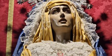 La imagen de Nuestra Señora de la Misericordia luce ya ataviada para el Adviento en la iglesia parroquial de Peñaranda