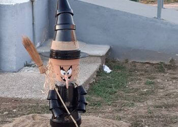 Moríñigo busca a su bruja: por segunda vez desaparece uno de los personajes más populares en la decoración del pueblo