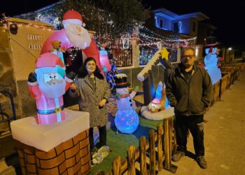 Gabino y María Fernanda, dos enamorados de la Navidad y creadores de la espectacular casa de Papá Noel en Peñaranda
