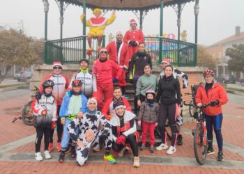 Triatlón 37300 y el club de atletismo de Peñaranda celebran la Navidad con un entrenamiento por las calles de la localidad