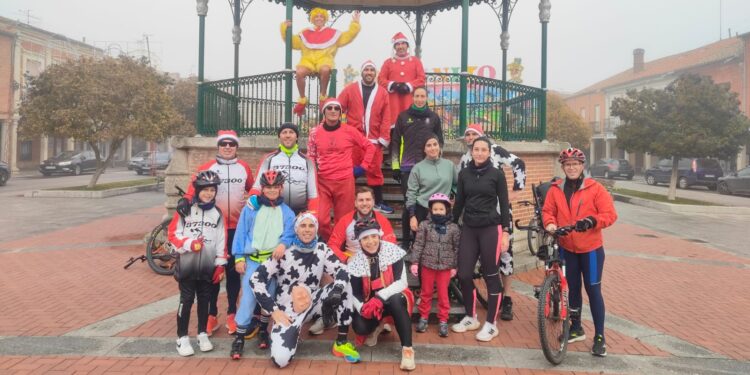 Triatlón 37300 y el club de atletismo de Peñaranda celebran la Navidad con un entrenamiento por las calles de la localidad
