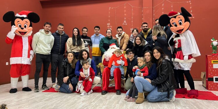 Palaciosrubios vive su esperada cabalgata de Papá Noel con la ilusión de los más pequeños y la emoción de los adultos