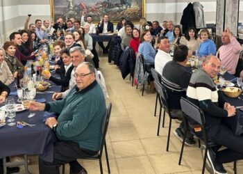 El Partido Popular de Villoria celebra su encuentro navideño con una cena de confraternidad, sorteo de cestas y un animado baile