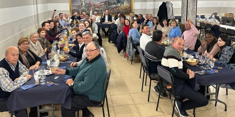 El Partido Popular de Villoria celebra su encuentro navideño con una cena de confraternidad, sorteo de cestas y un animado baile