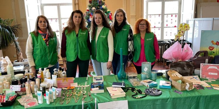 La Asociación Española Contra el Cáncer abre las puertas de su rastrillo solidario en el salón del centro social de Peñaranda