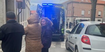 Cuatro agentes de la Policía Local de Peñaranda salvan la vida a un hombre de 61 años tras sufrir una parada cardiorrespiratoria