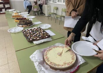 Villaflores organiza un animado y delicioso concurso de postres que el público pudo degustar en las escuelas como broche final