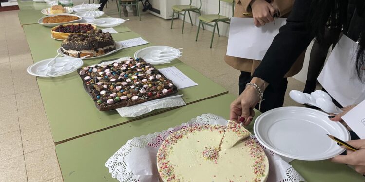 Villaflores organiza un animado y delicioso concurso de postres que el público pudo degustar en las escuelas como broche final