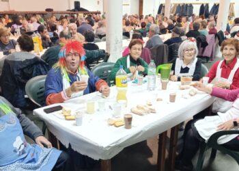 Villoria reúne a 160 mayores en la merienda navideña organizada por la asociación San Pedro en el centro multiusos de la villa