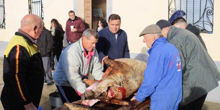 Zorita de la Frontera celebra este fin de semana sus jornadas matanceras con gran ambiente y sin faltar degustaciones típicas