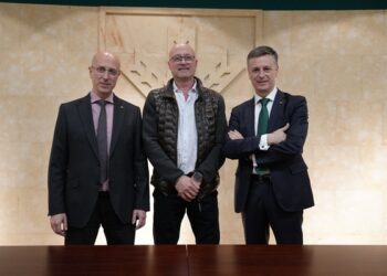 Caja Rural de Salamanca renueva su convenio de colaboración con la asociación Pyfano en la lucha contra el cáncer infantil