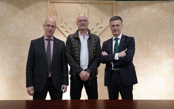 Caja Rural de Salamanca renueva su convenio de colaboración con la asociación Pyfano en la lucha contra el cáncer infantil