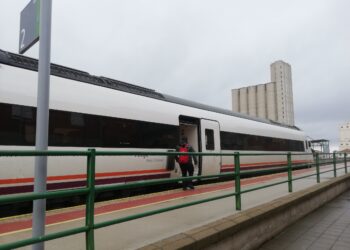 Bajan un 29 % las peticiones de ayuda al transporte estudiantil en Peñaranda aunque el Ayuntamiento cubre la totalidad del gasto